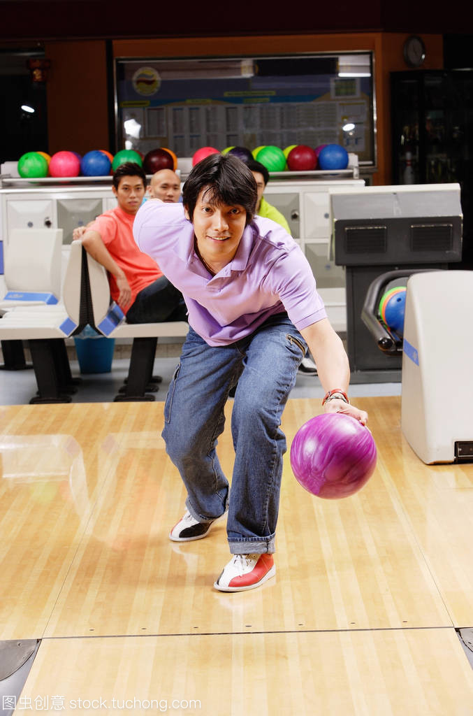男子保齡球館