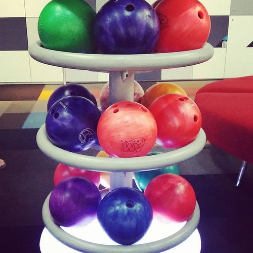 珠城豆瓣粉下班一起打保齡球